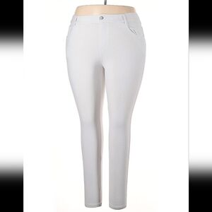 NWT Yelete Women's White Jeggings